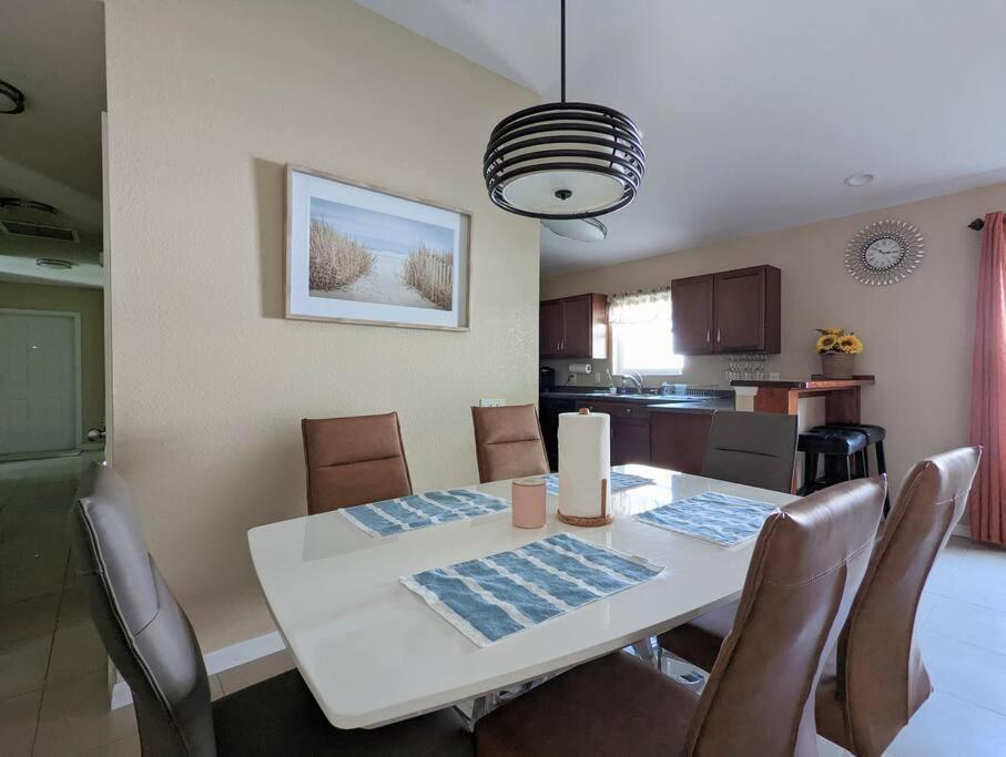 3Bed & 2Bath Property Couple Minutes From Siesta Key Beach & Downtown Sarasota Dış mekan fotoğraf