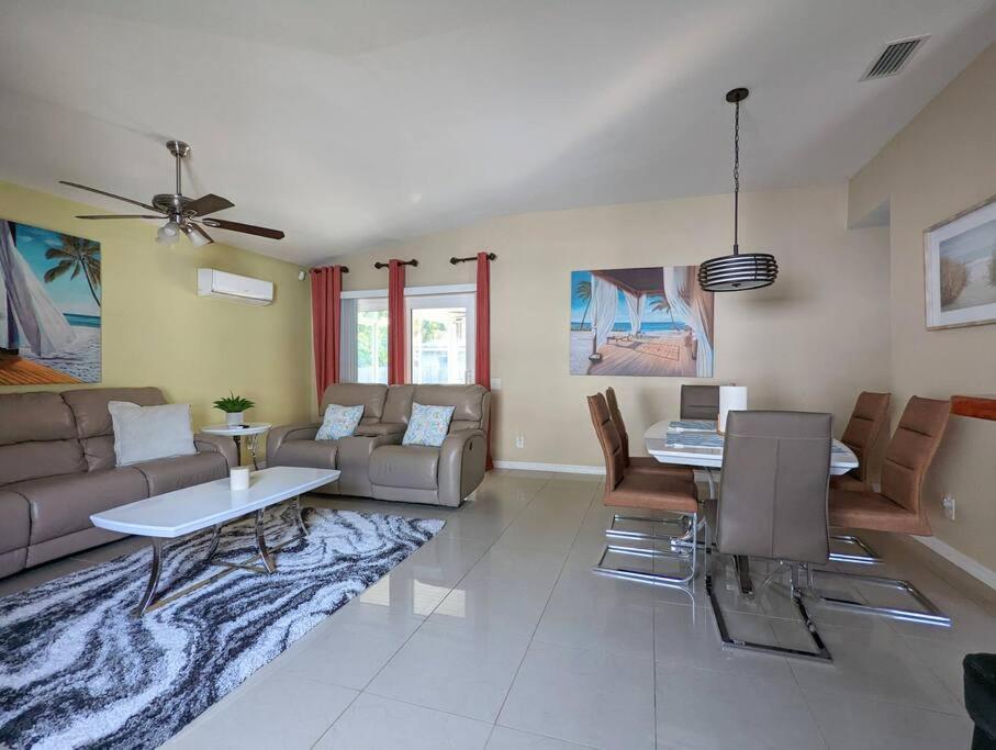 3Bed & 2Bath Property Couple Minutes From Siesta Key Beach & Downtown Sarasota Dış mekan fotoğraf