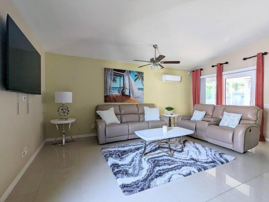 3Bed & 2Bath Property Couple Minutes From Siesta Key Beach & Downtown Sarasota Dış mekan fotoğraf