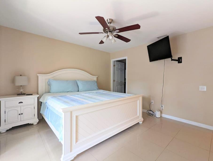3Bed & 2Bath Property Couple Minutes From Siesta Key Beach & Downtown Sarasota Dış mekan fotoğraf