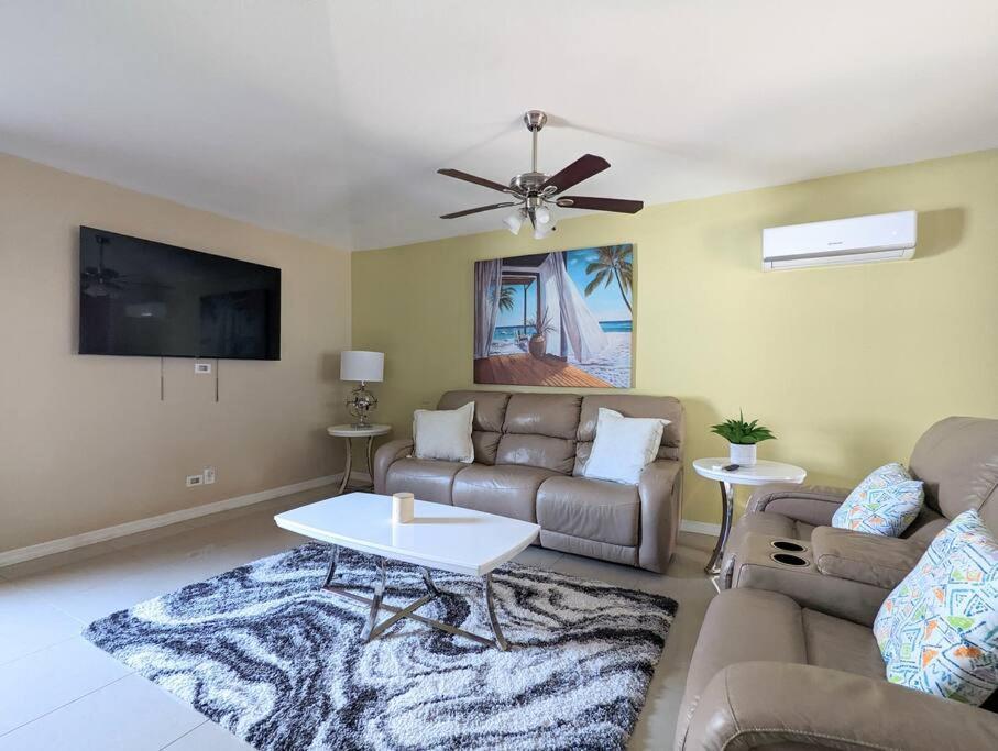 3Bed & 2Bath Property Couple Minutes From Siesta Key Beach & Downtown Sarasota Dış mekan fotoğraf